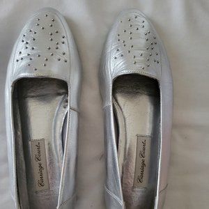 Carriage Court Silver Stratton Flats in size 9M